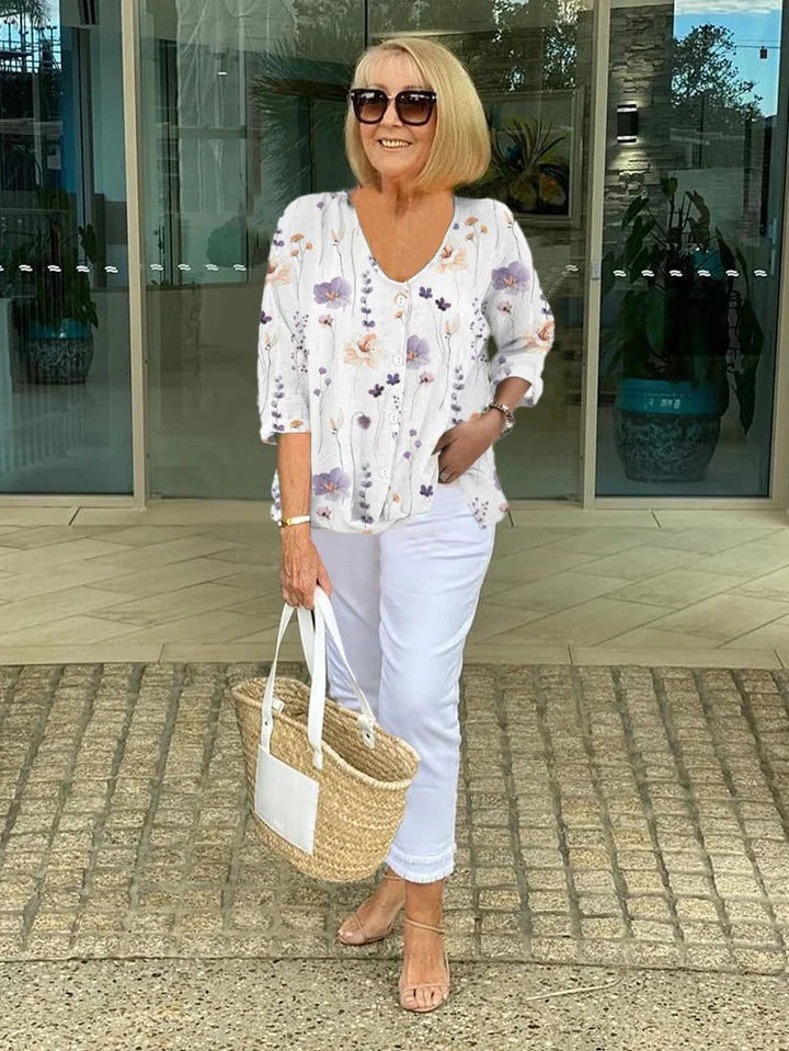 Birgitte® | BLONDE KNAPBLUSE MED AFSLAPPET FEMININ PASFORM