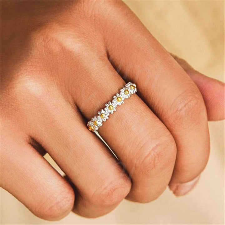 Klara® | SØDE DAISY-BLOMSTERING (JUSTERBAR)