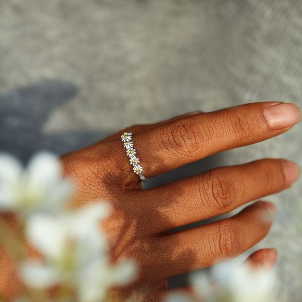 Klara® | SØDE DAISY-BLOMSTERING (JUSTERBAR)