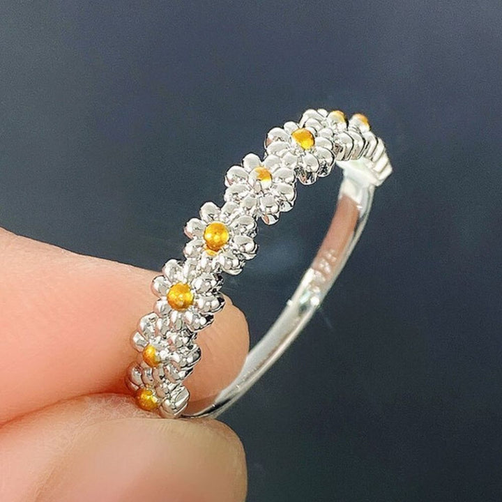 Klara® | SØDE DAISY-BLOMSTERING (JUSTERBAR)