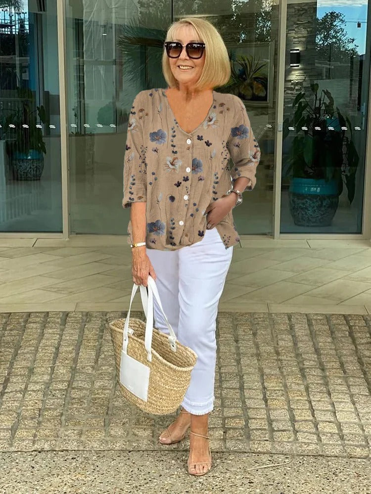 Birgitte® | BLONDE KNAPBLUSE MED AFSLAPPET FEMININ PASFORM