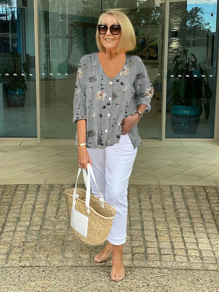 Birgitte® | BLONDE KNAPBLUSE MED AFSLAPPET FEMININ PASFORM
