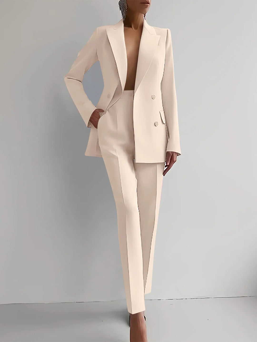 Iris® | Dame To-delt Sæt – Tidløs Elegance og Moderne Styrke