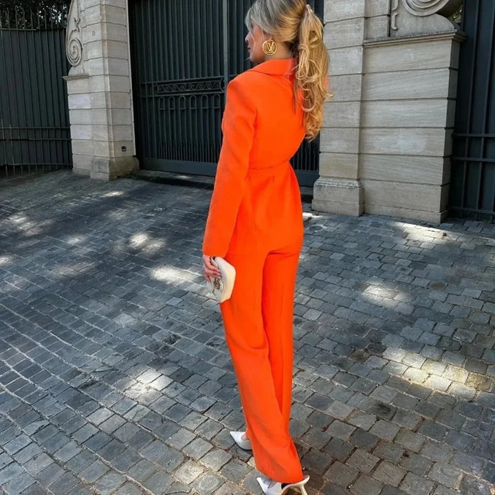 Claudia® | Dame To-delt Sæt – Tidløs Elegance og Moderne Styrke