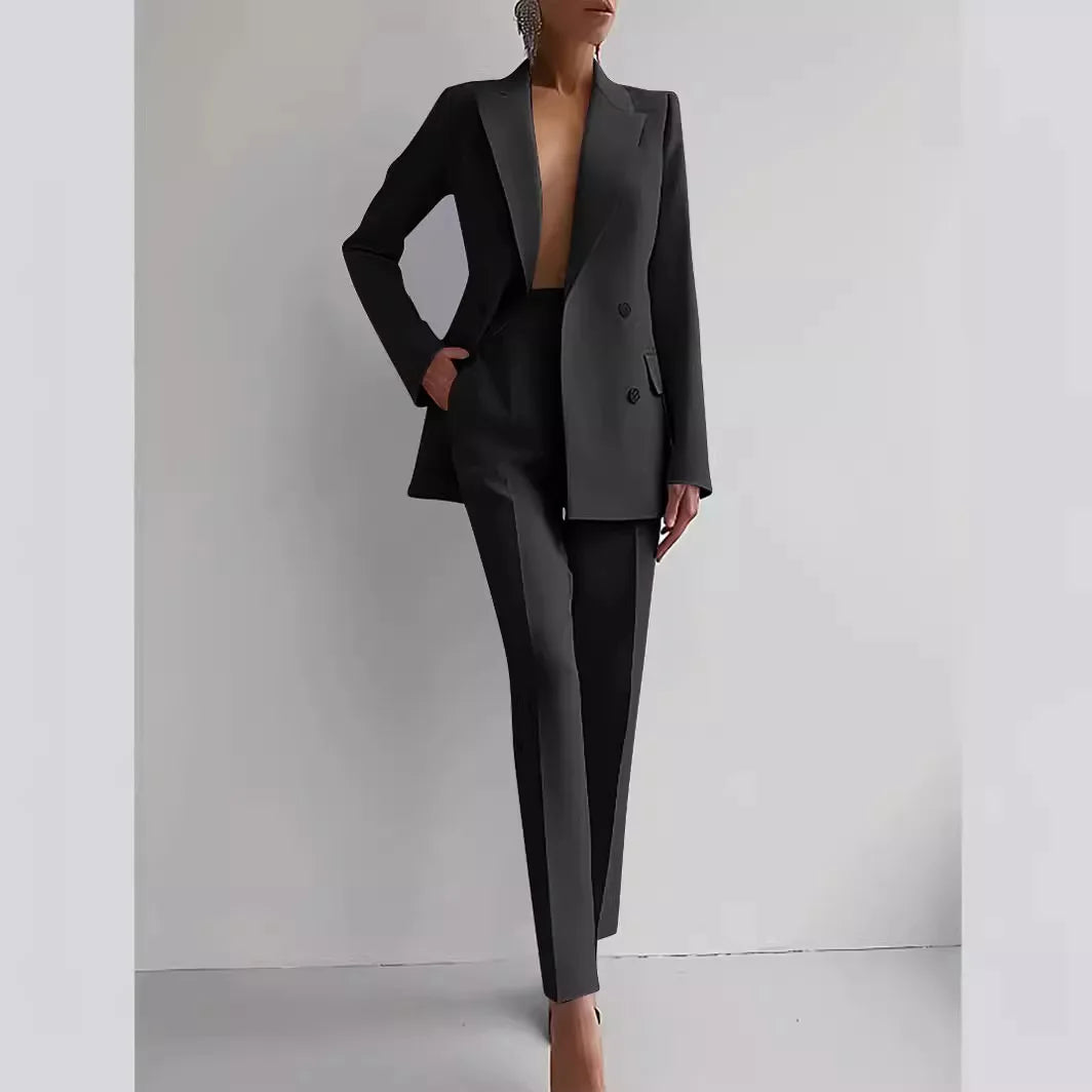 Iris® | Dame To-delt Sæt – Tidløs Elegance og Moderne Styrke