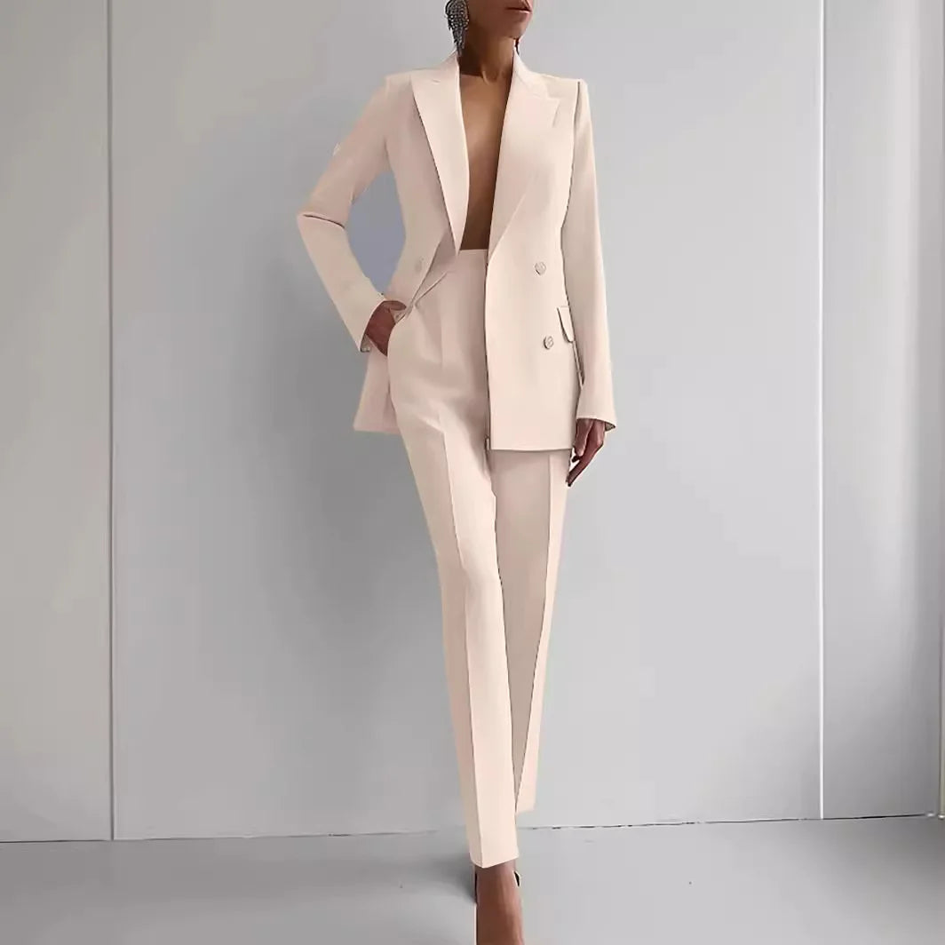Iris® | Dame To-delt Sæt – Tidløs Elegance og Moderne Styrke