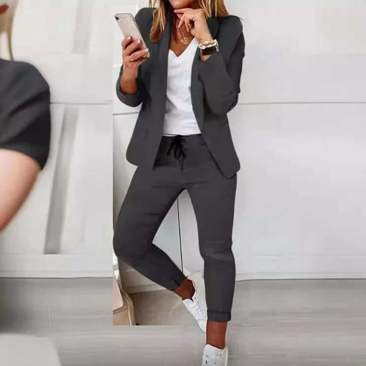 Petra® | Dame To-delt Sæt – Tidøs Elegance og Moderne Styrke