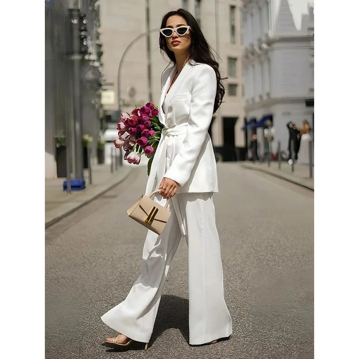 Claudia® | Dame To-delt Sæt – Tidløs Elegance og Moderne Styrke