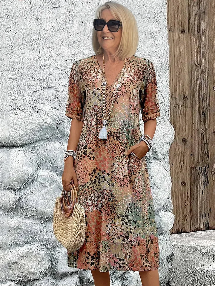 Trille® | ELEGANT BLOMSTRET MIDI KJOLLE MED MAVE-DÆKKENDE PASFORM
